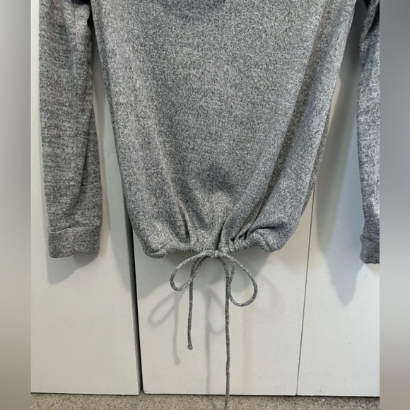 ⚡️3/ $20⚡️Loveappella turtle neck sweater - Picture 3 of 4